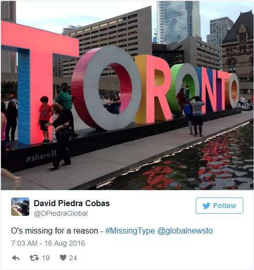 Các chữ O của Toronto được đổi mầu so với các chữ còn lại.