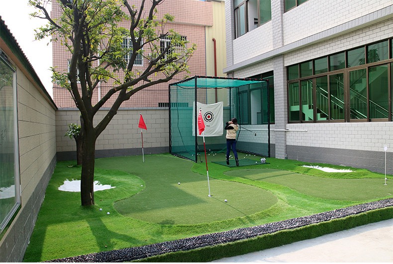 Thi công sân golf mini tại nhà sẽ có nhiều điểm khác biệt với sân golf tập chuyên nghiệp