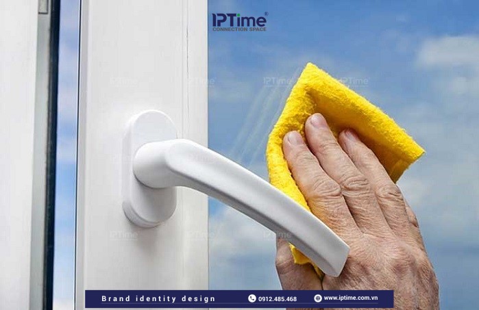 MẸO TẨY BĂNG KEO DÍNH TRÊN KÍNH